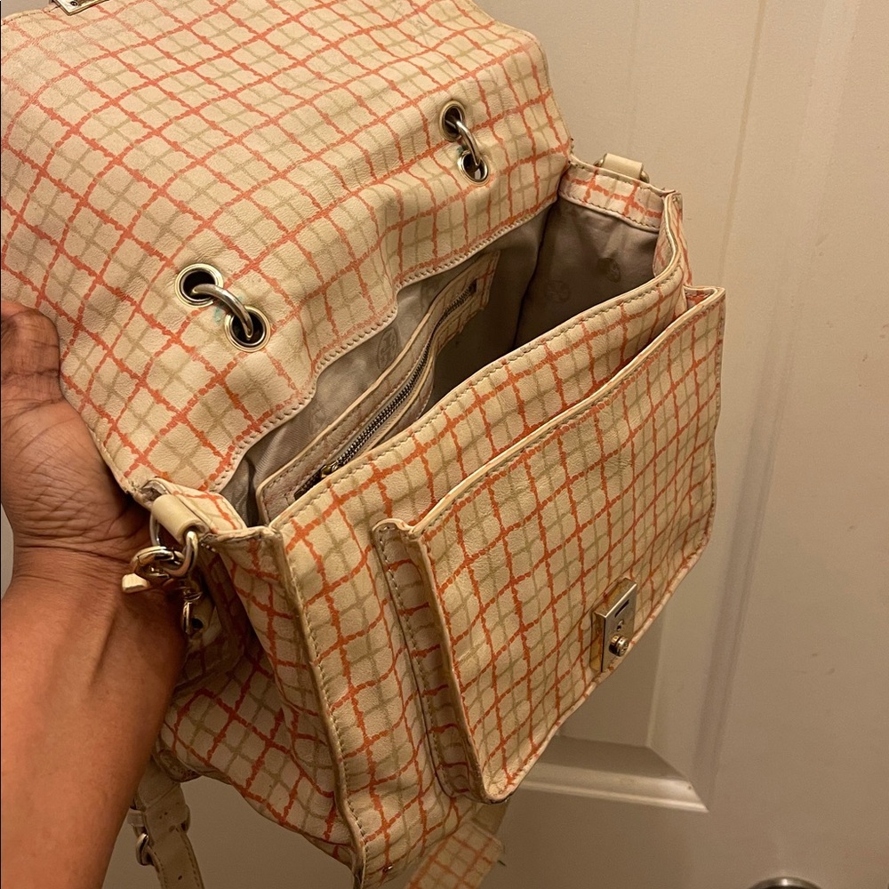 Tory Burch please check all picture of condition - Picture 11 of 17